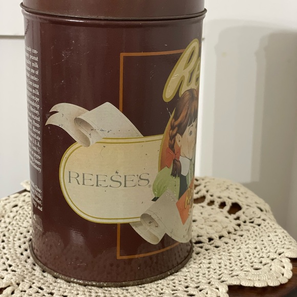 Vintage Reese’s Tin. Condition issues-preloved - Picture 7 of 10